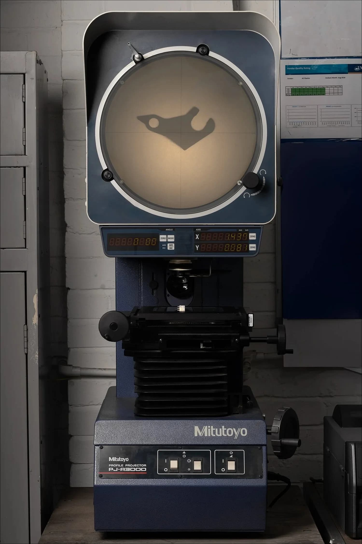 Mitutoyo profile projector magnified part shadow nw