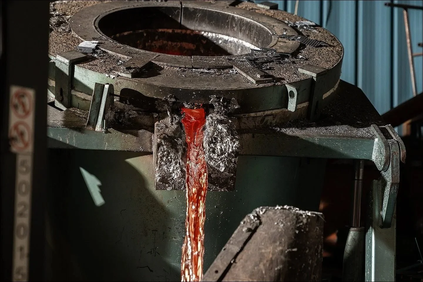 Molten copper pour industrial foundry accrington