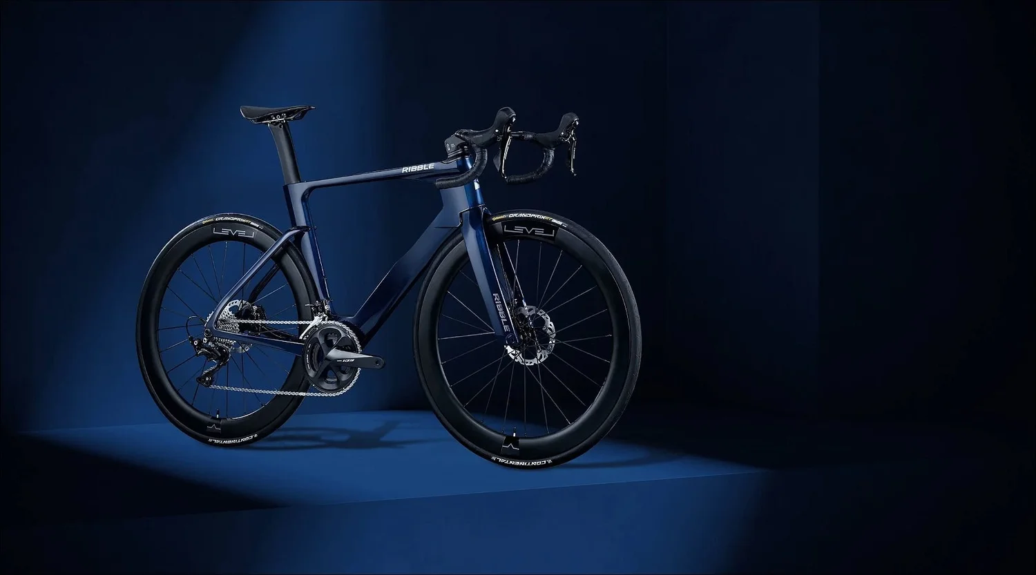 Three-light-beam studio shot of a Ribble aero bike