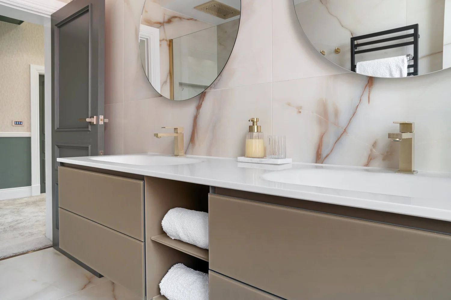 Architecture & Interiors photography by Rifkin & Livesey