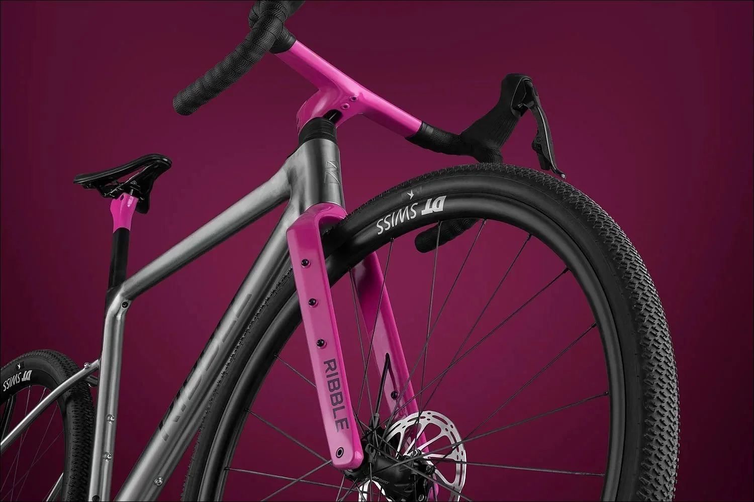 Integrated pink cockpit and fork ribble gravel bike