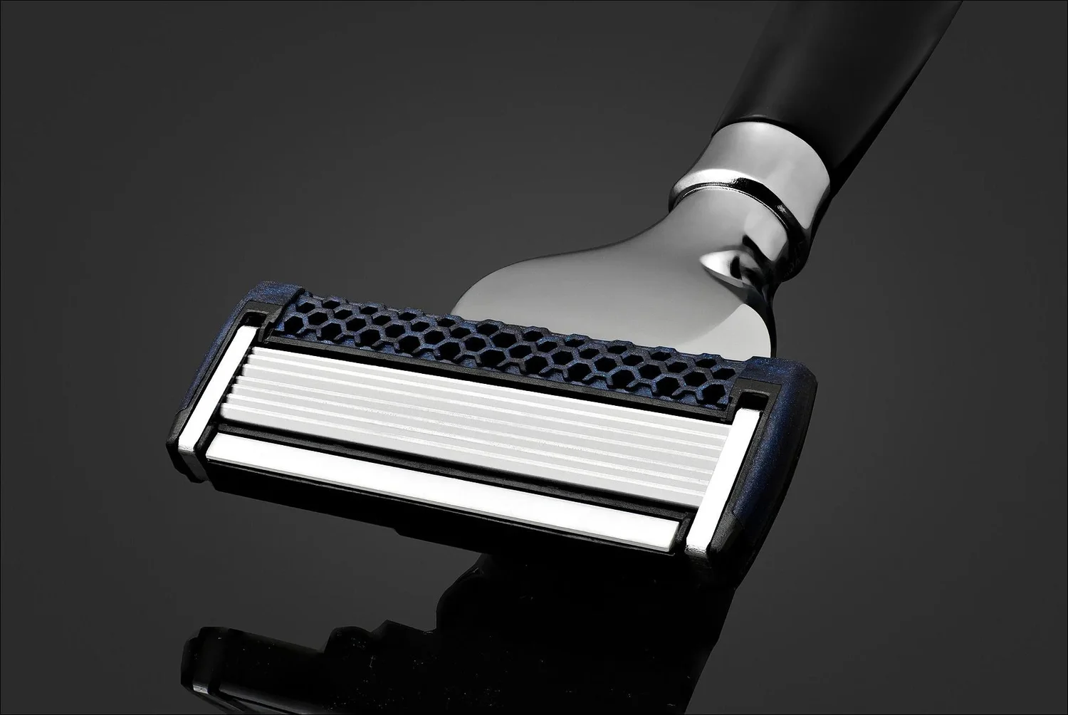 Multi blade razor with blue honeycomb pattern