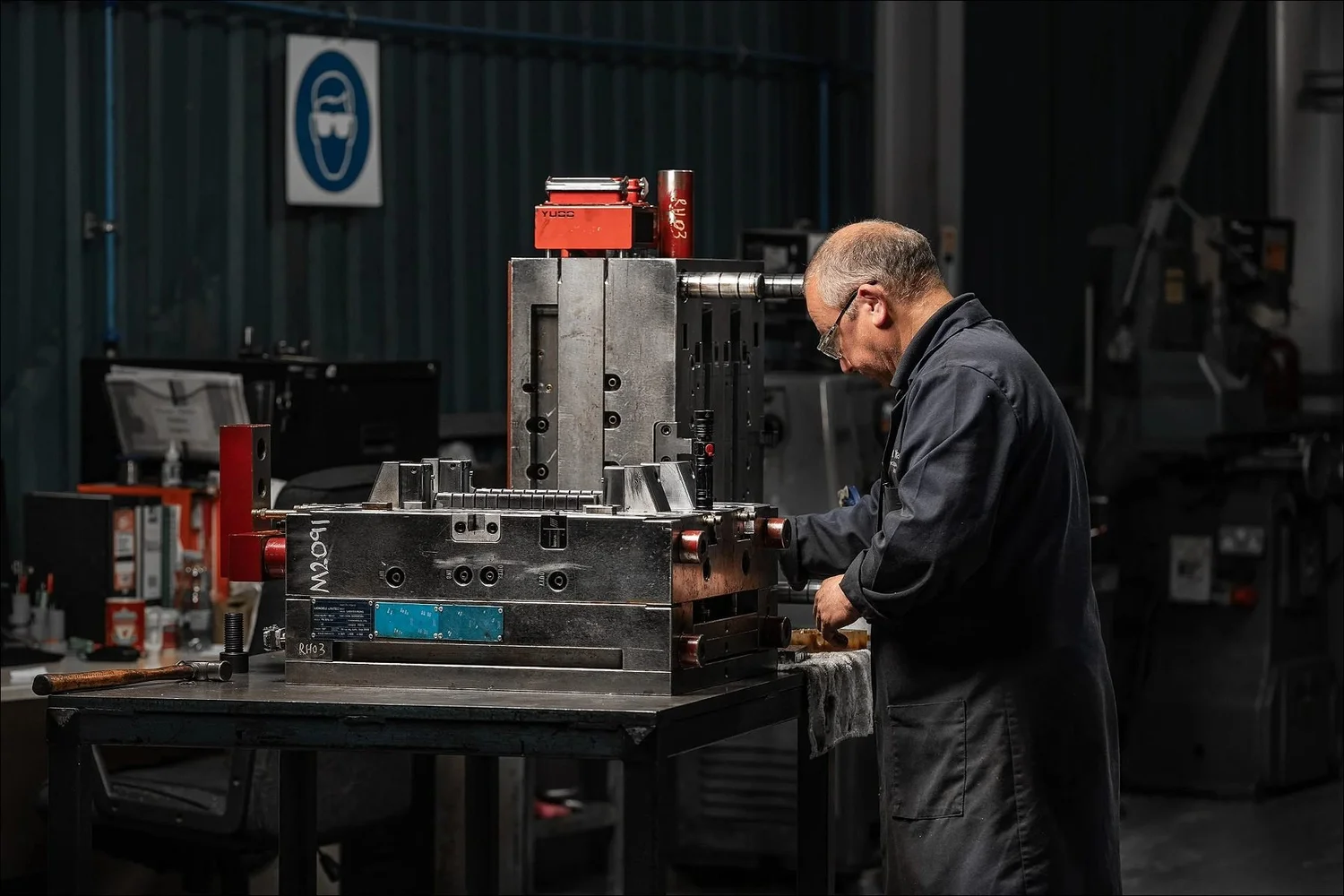 Industrial machinery technician in a North West manufacturing environment