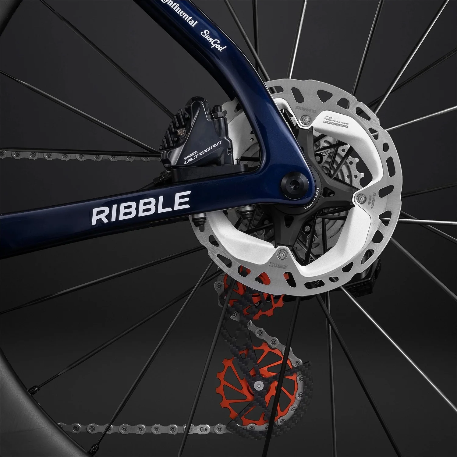 Carbon pulley system and Shimano disc brake on a Ribble bike