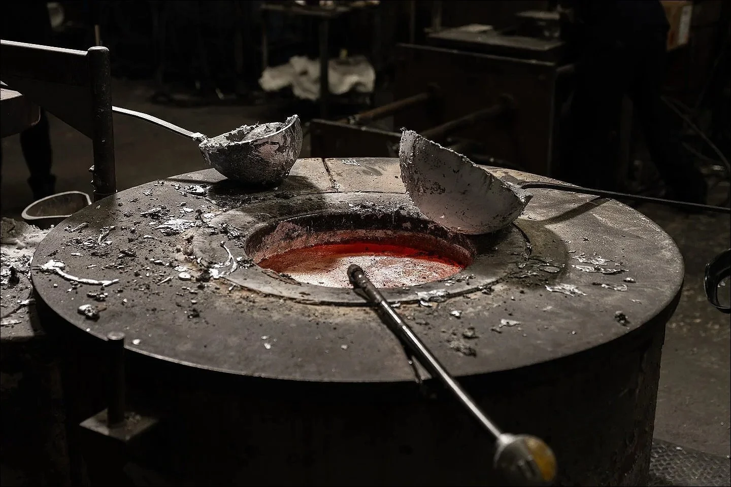 Dual ladles molten aluminum transfer foundry accrington